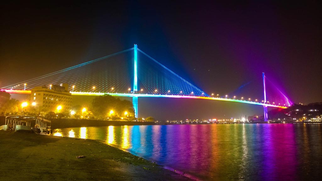 Ảnh đẹp về cầu Bãi Cháy - Hạ Long về đêm