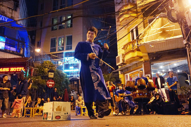 Hình ảnh nét đẹp phố cổ Hà Nội với âm nhạc đường phố