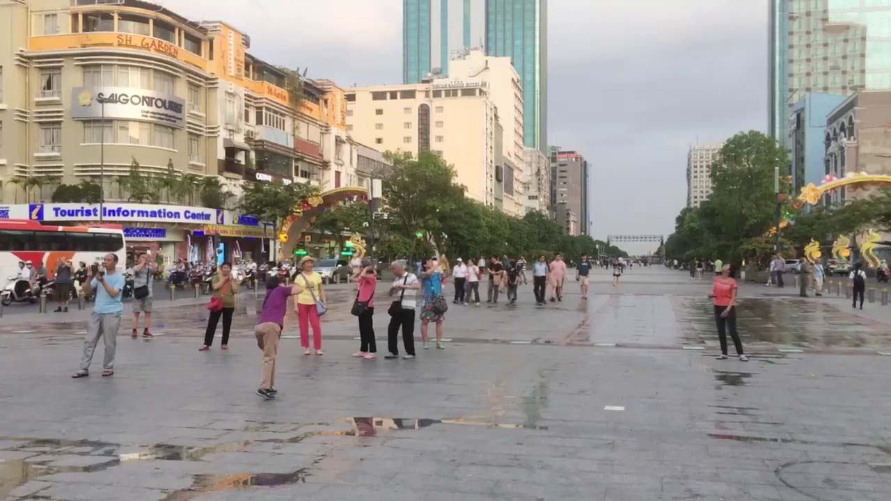 Hình ảnh đẹp về đường Nguyễn Huệ vào buổi chiều tà
