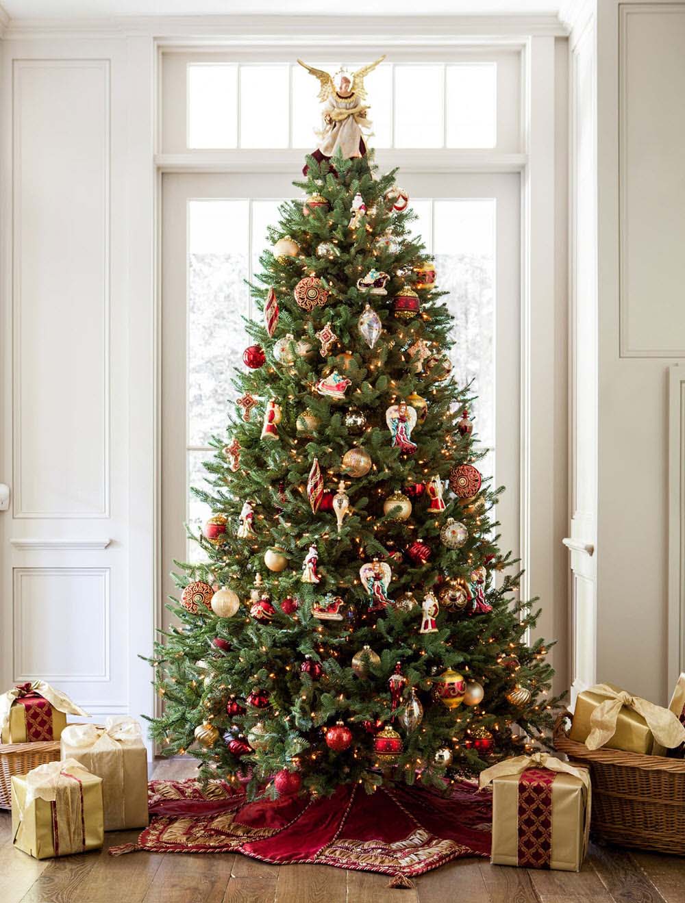 Hình ảnh cây thông được trang trí đẹp mắt cho mùa giáng sinh