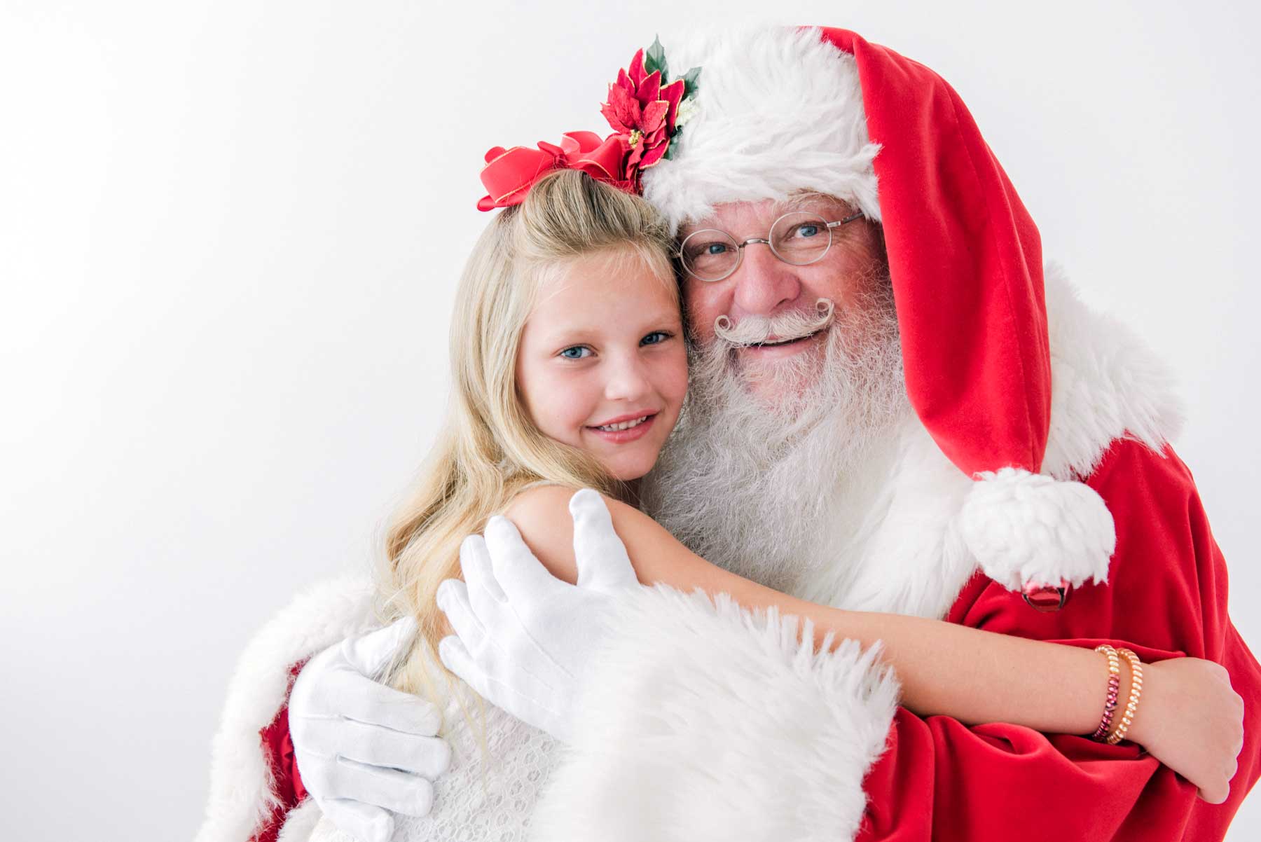 Hình ảnh ông già Noel với trẻ em